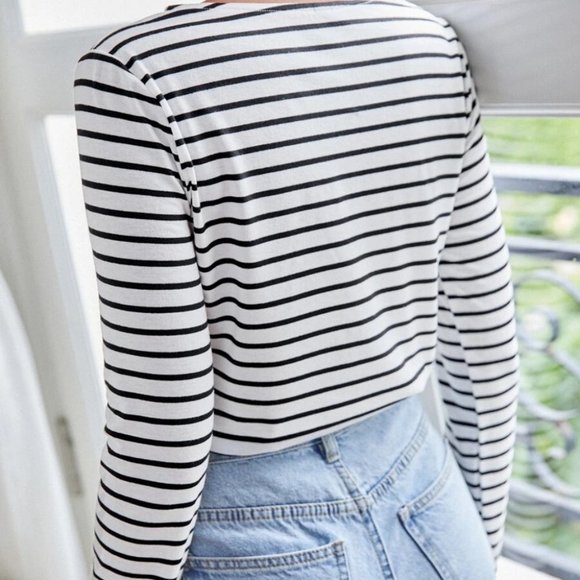 AMOUR Striped Letter Patched Casual Tee - Picture 3 of 5